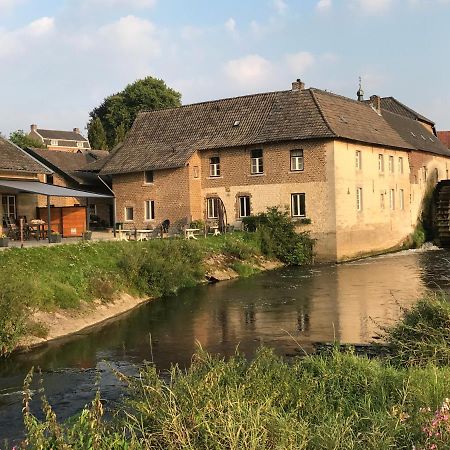 Aan De Watermolen Vakantiewoningen Wijlre Luaran gambar