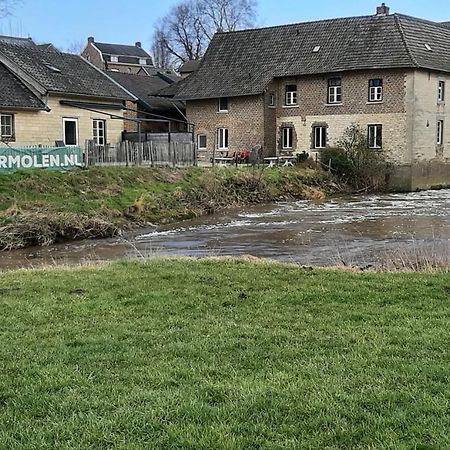 Aan De Watermolen Vakantiewoningen Wijlre Luaran gambar