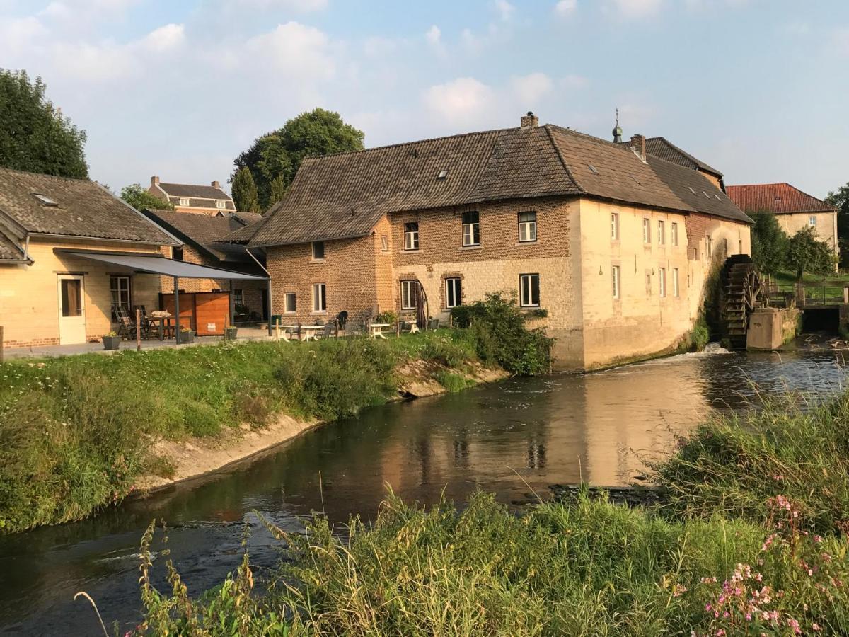 Aan De Watermolen Vakantiewoningen Wijlre Luaran gambar