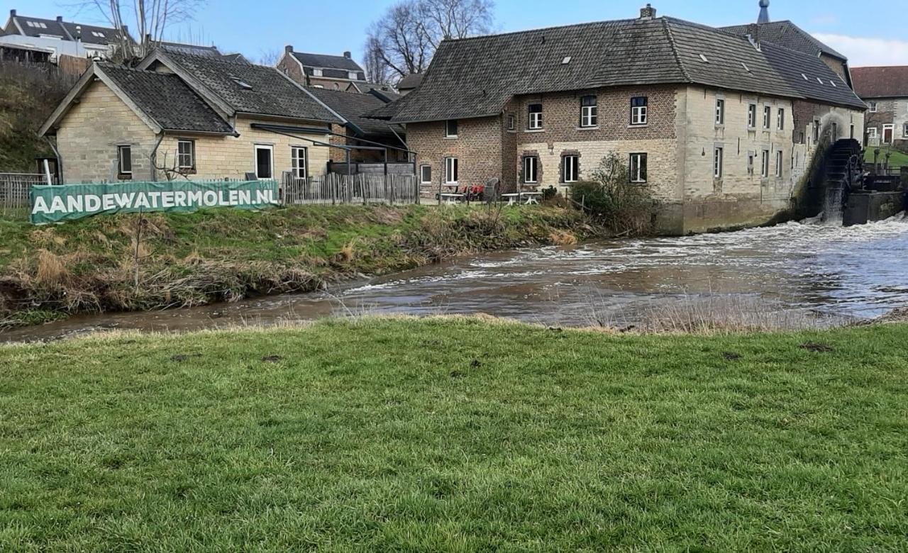 Aan De Watermolen Vakantiewoningen Wijlre Luaran gambar