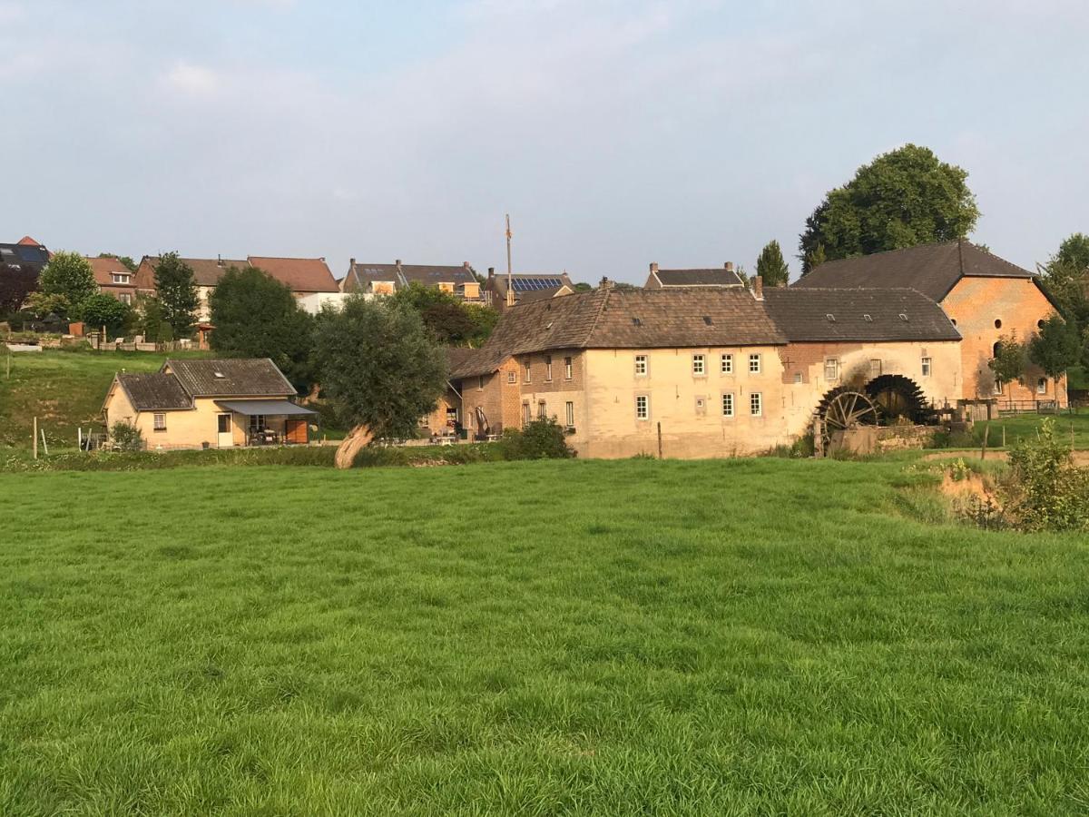 Aan De Watermolen Vakantiewoningen Wijlre Luaran gambar