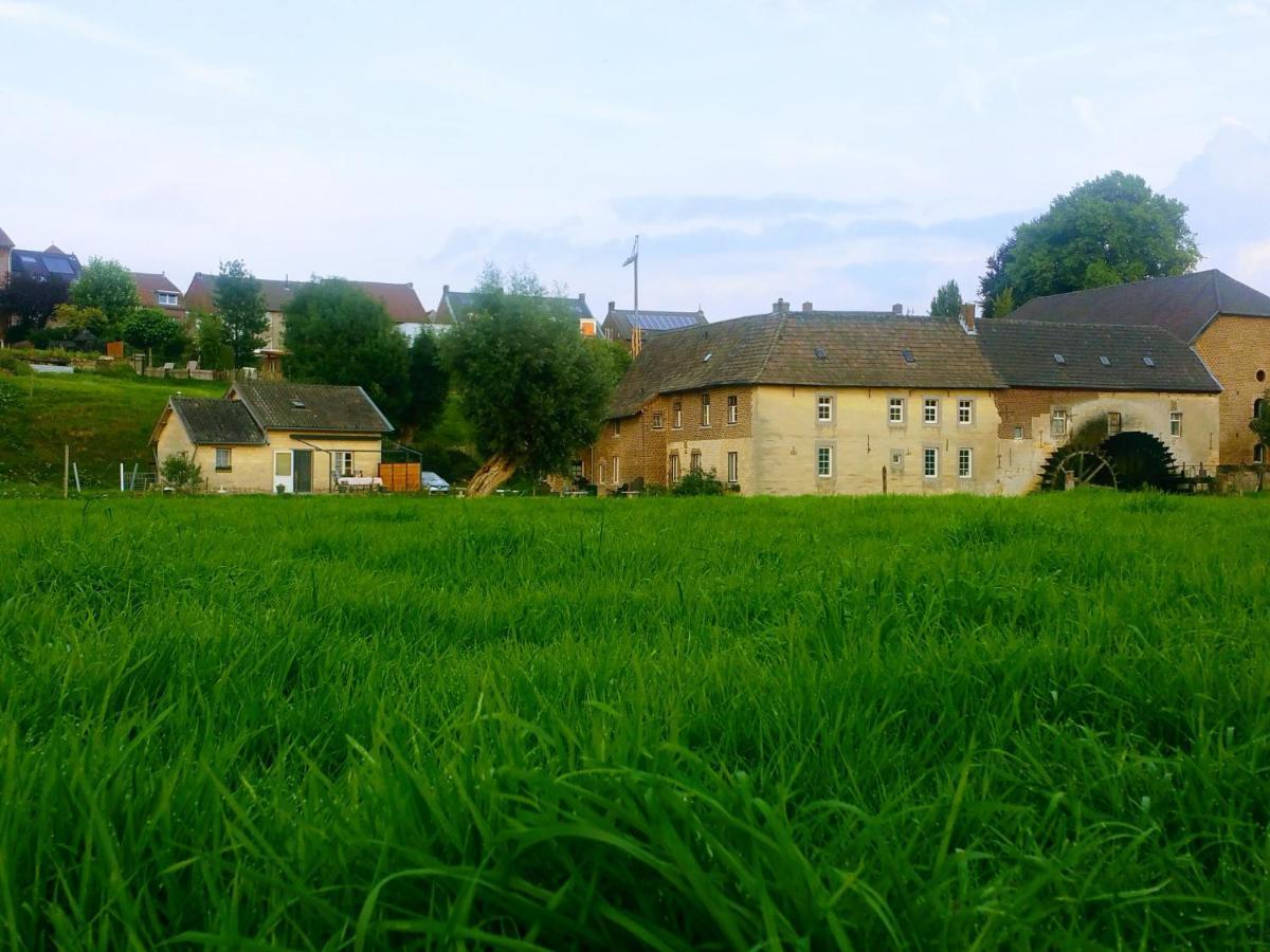 Aan De Watermolen Vakantiewoningen Wijlre Luaran gambar